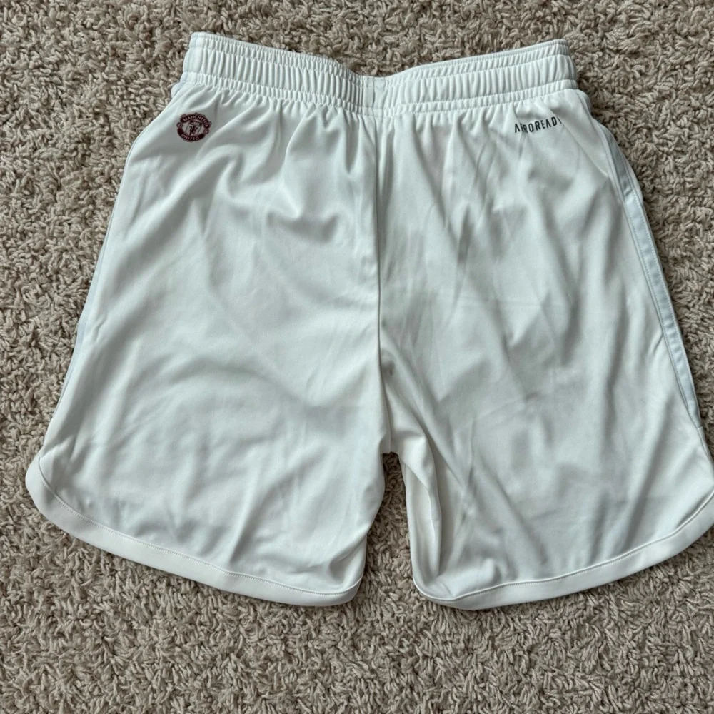 NWOT adidas Man United Third Shorts 2023-24 - Kids, size Small 9-10